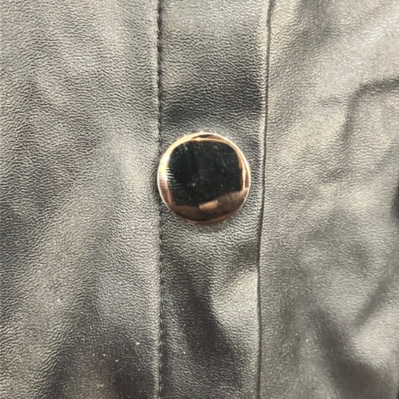 Champion faux Leather to set - Picture 3 of 13